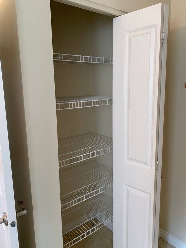 Foto del edificio - Beautiful 3x2.5 Townhome Less Than 10 Minu...