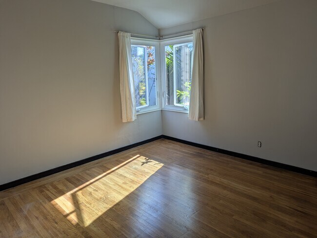 Building Photo - 973 30th St