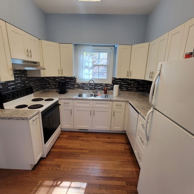 Building Photo - 3/2 Short Term Rental in Cookeville City L...