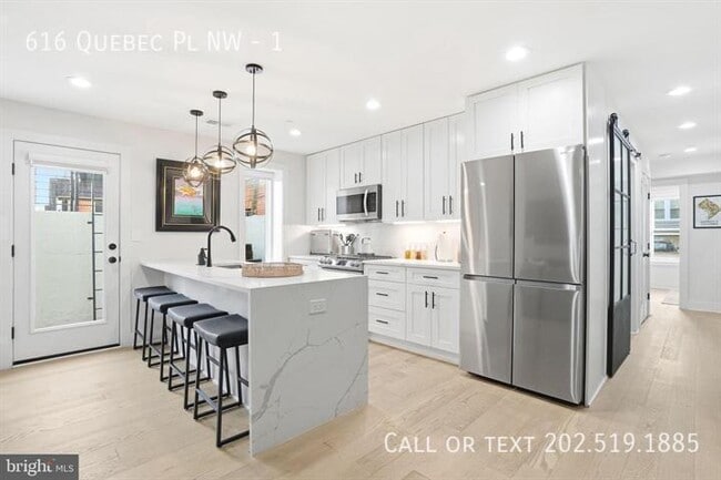 Building Photo - 616 Quebec Place NW