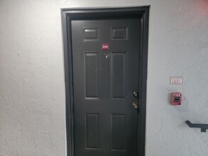 Building Photo - 1068 N Benoist Farms Rd