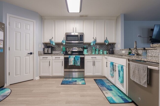 Foto del edificio - MOVE IN READY 3 Bedroom in the Heart of No...