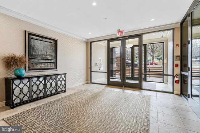 Foto del edificio - 2451 Midtown Ave