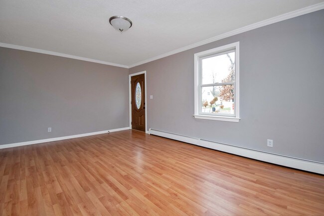 Building Photo - 379 Maple