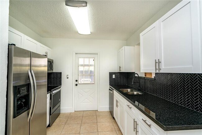 Building Photo - 3531 SW 36th Ct