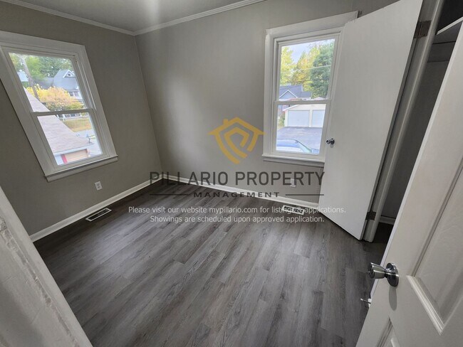 Building Photo - Updated 1 Bedroom, 1 Full Bath Unit in Mul...