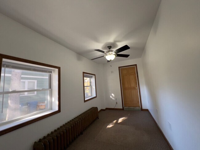 Foto del edificio - Large home close to downtown