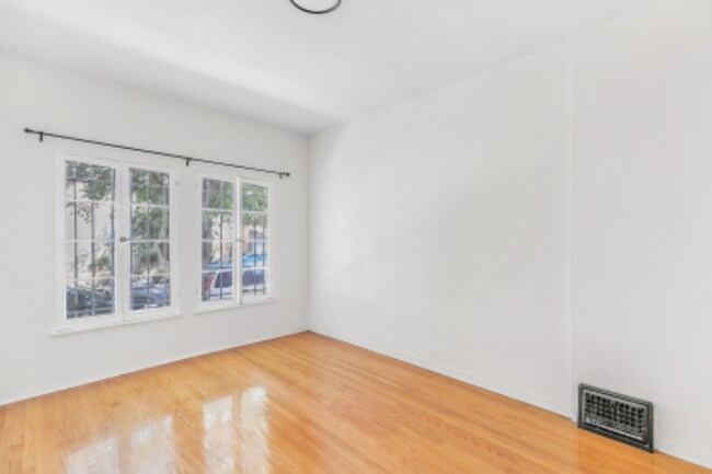 Foto del edificio - 366 N Sierra Bonita Ave