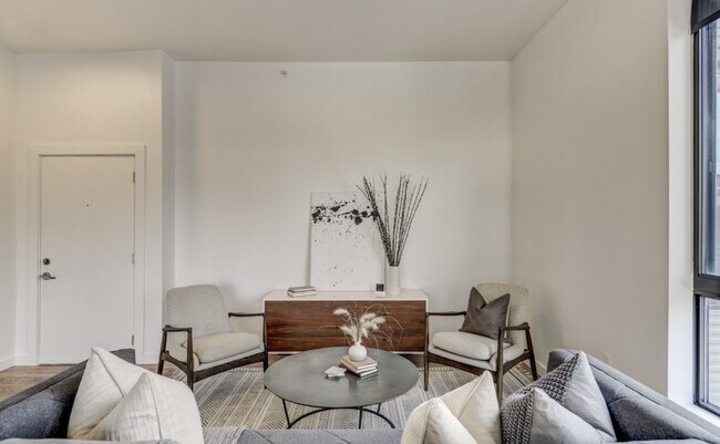 Foto del edificio - Sleek 1 Bedroom Condo walkable to all thin...