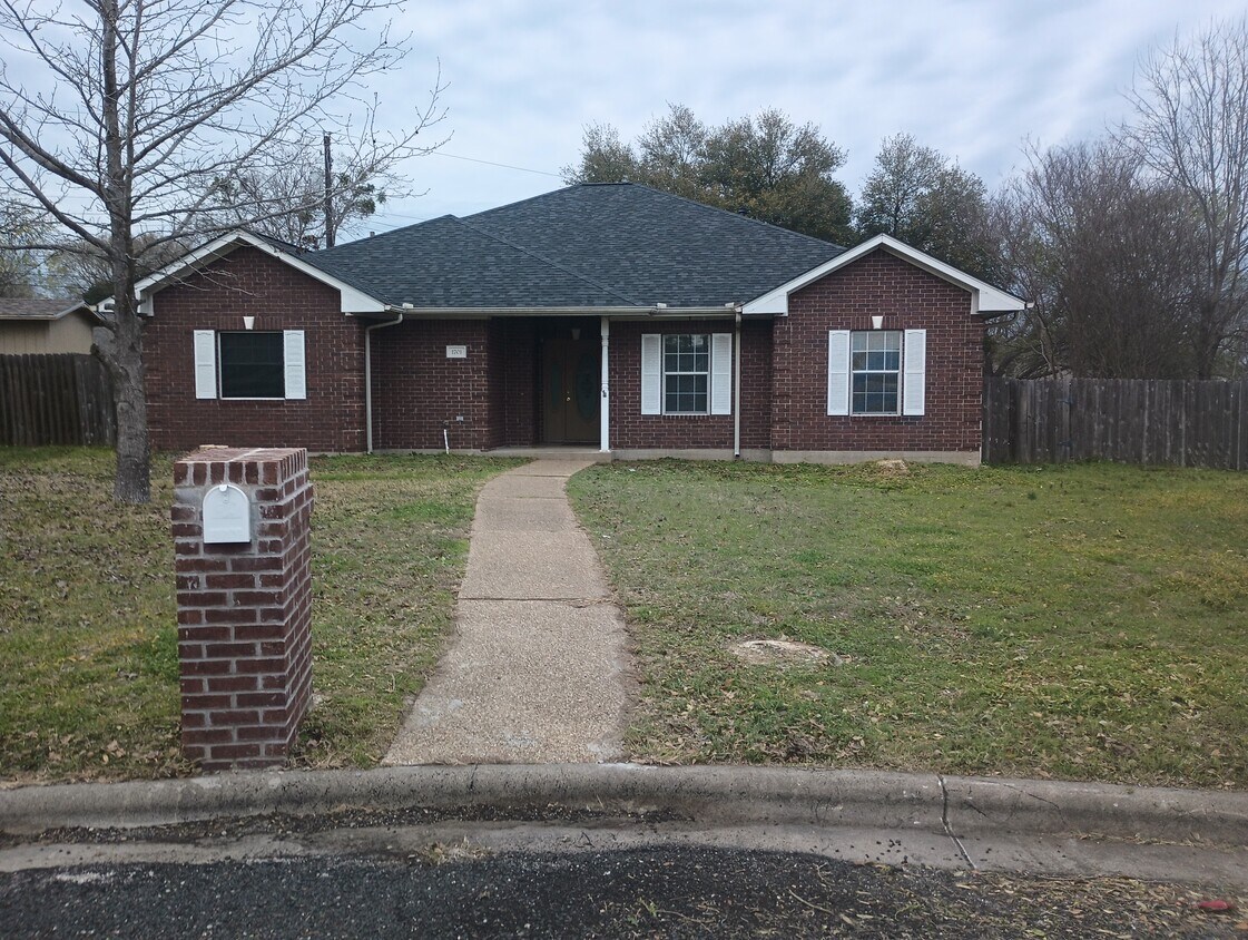 Foto principal - 1701 Bankside Ct