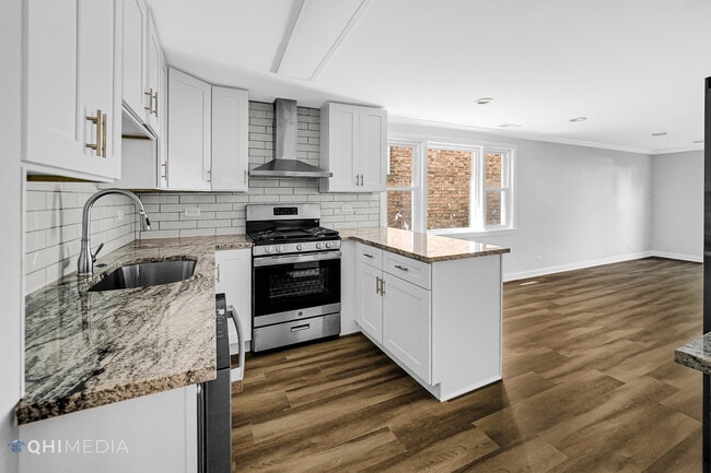 Building Photo - 135 Custer Ave