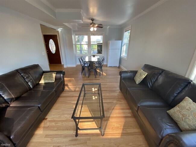 Foto del edificio - 8 br, 5.5 bath House - 508 Elm St