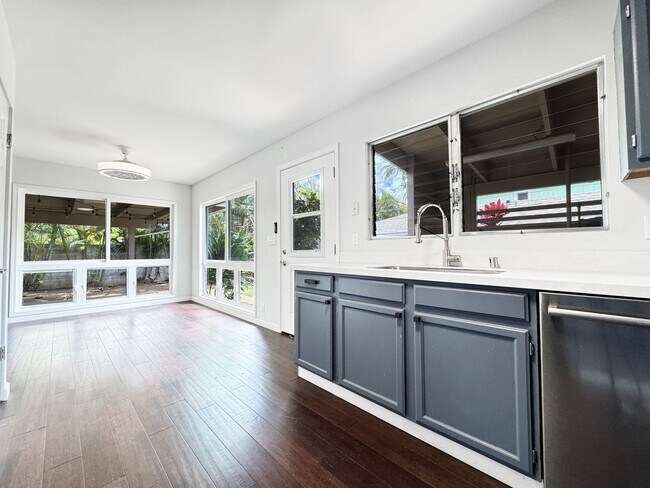 Building Photo - Pet Friendly House with A/C and K-Bay Access