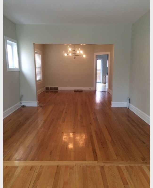 Foto del edificio - 2325 W Diversey Ave