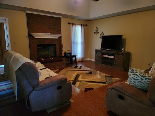 Building Photo - 3849 Berkshire Dr