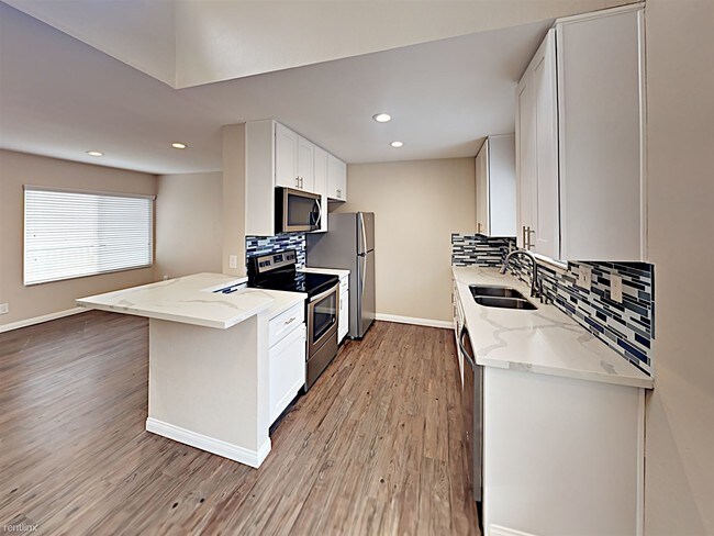 Building Photo - 1 br, 1 bath Apartment - 4514 52nd St Apt 5
