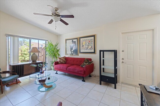 Foto del edificio - 5276 Cedarbend Dr