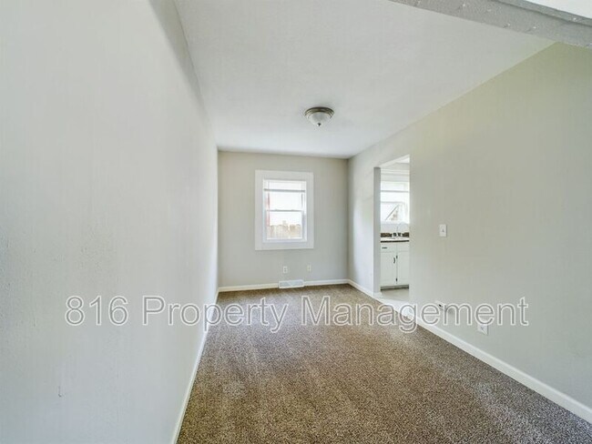 Foto del edificio - 3609-3611 E 69th St