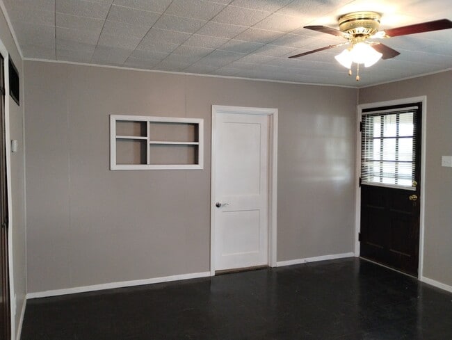 Building Photo - 83 Miller Ave