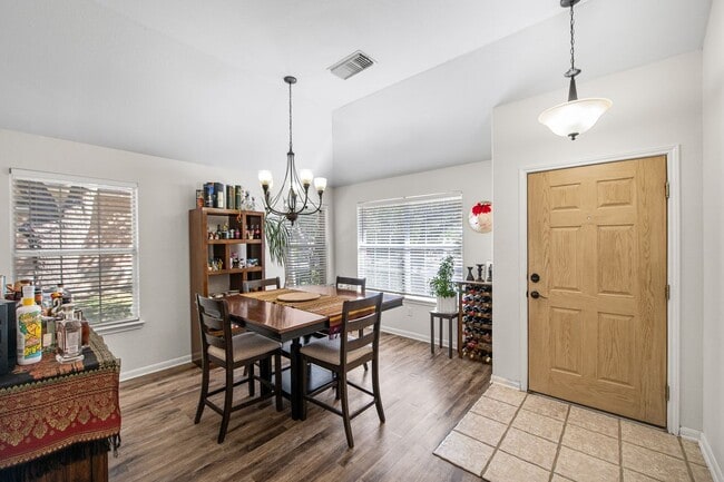 Foto del edificio - 13839 Bent Ridge Dr