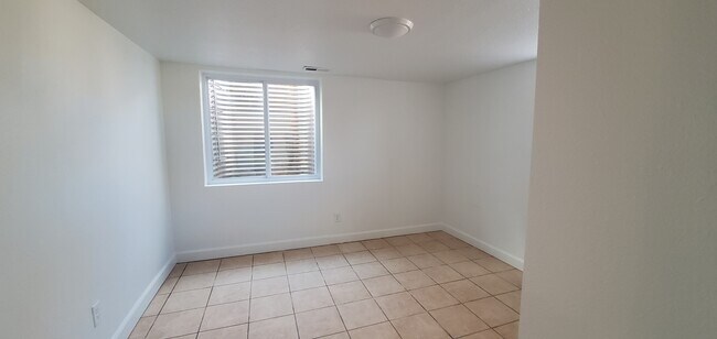 Dormitorio 1 - 705 S 8th St