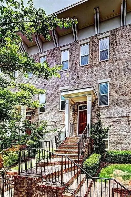 Primary Photo - 334 Brownstones Cir NE