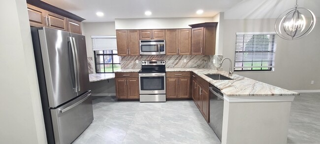 Building Photo - 1002 Stonybrook Cir