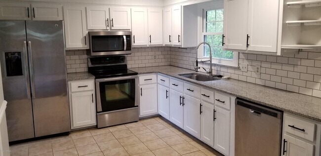 Building Photo - 108 Southridge Dr