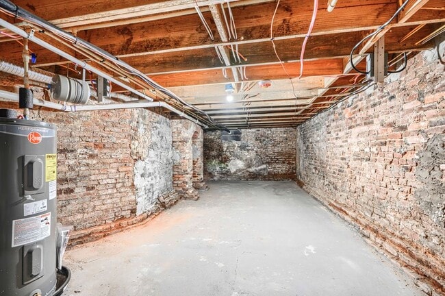 Building Photo - McCulloh