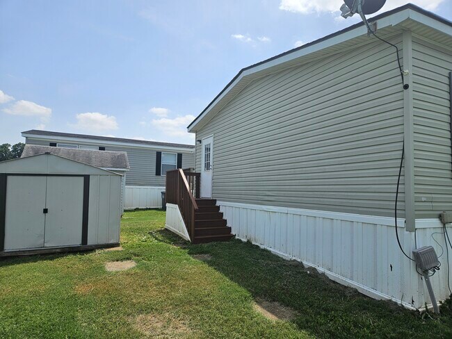 Building Photo - 39 Lynnwood Cir