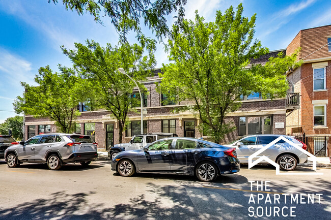 Building Photo - 1806 N Sheffield Ave