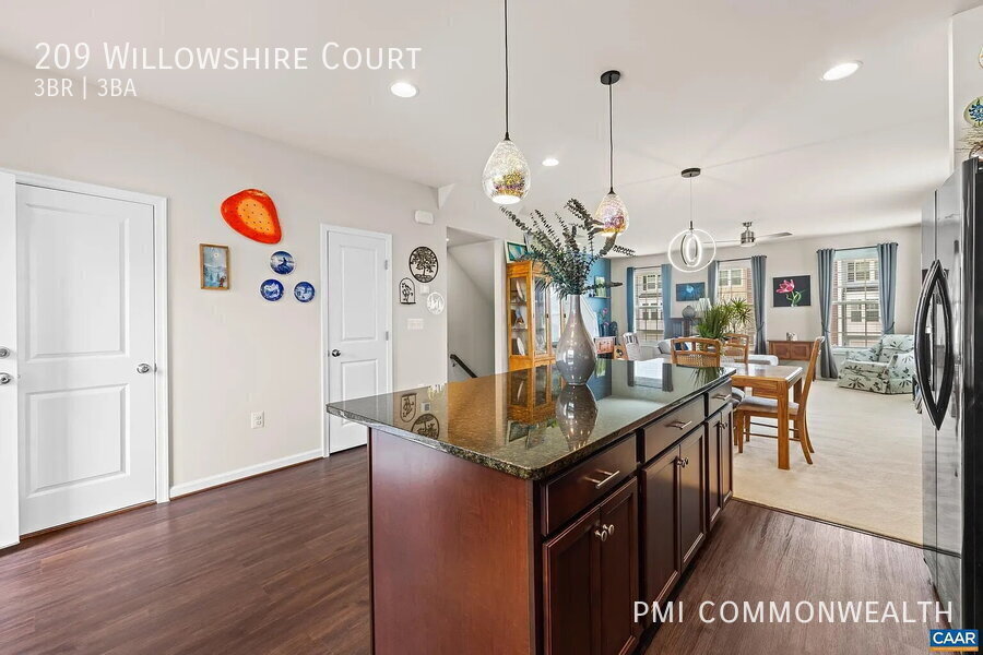 Primary Photo - 209 Willowshire Ct