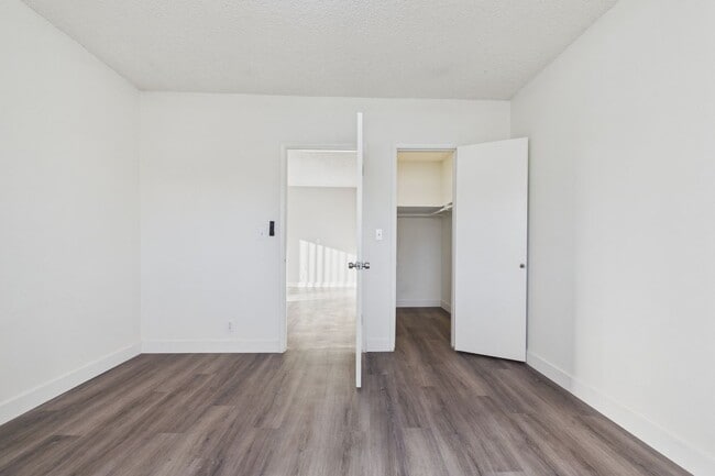 Building Photo - Cedar Court Apartments