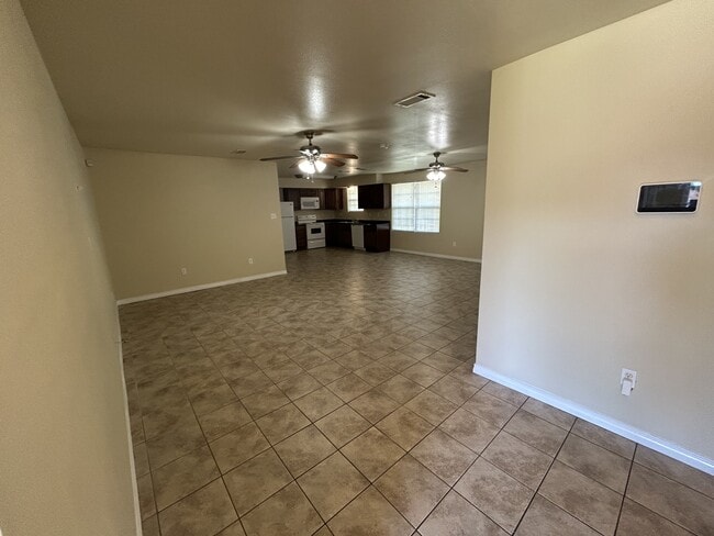 Foto del edificio - 3301 Pecan Dr