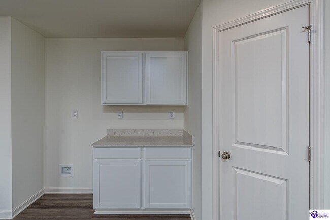 Foto del edificio - 557 Pinehurst Dr