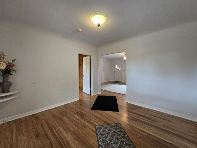 Foto del edificio - 1304 Galisteo Pkwy