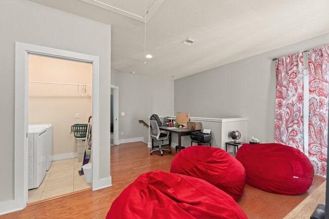 Foto del edificio - 2223 Amherst Ave