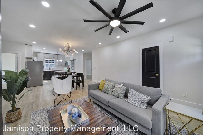 Building Photo - 4 br, 3 bath House - 324 S Rhyne St