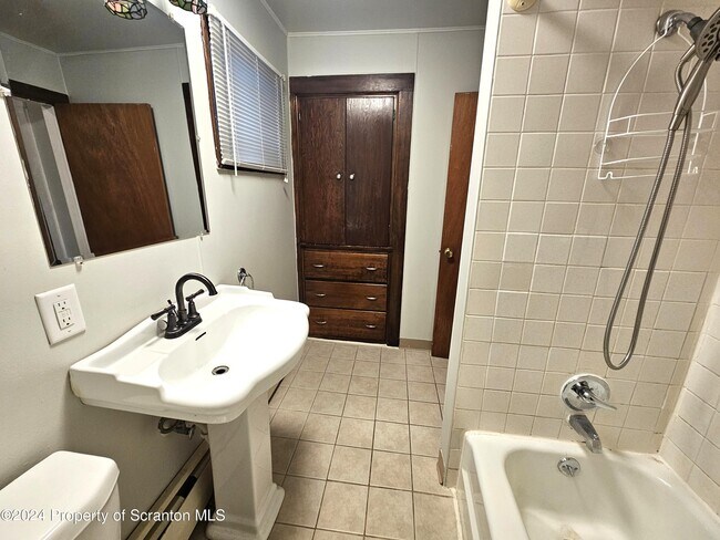 Building Photo - 1212 Eynon St