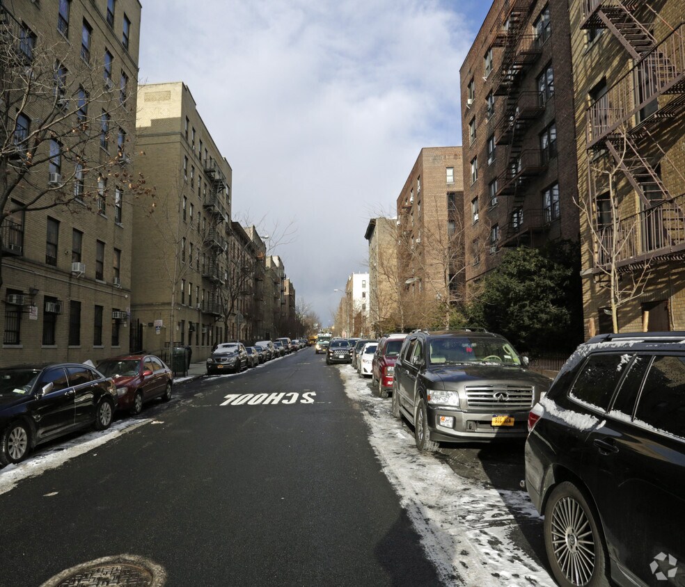 Foto del edificio - 2357 Walton Ave