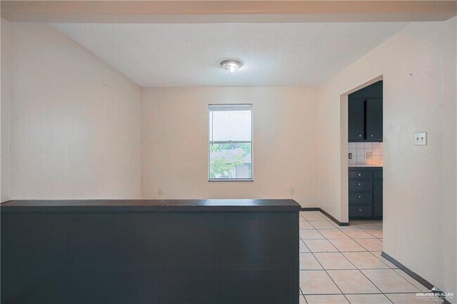 Building Photo - 1521 W Nolana Ave