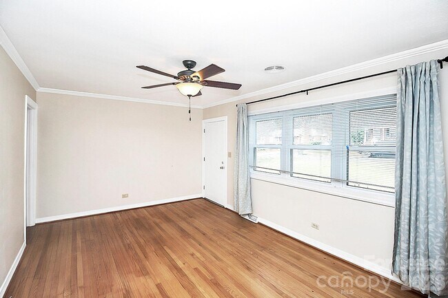 Foto del edificio - 121 Marshdale Ave SW