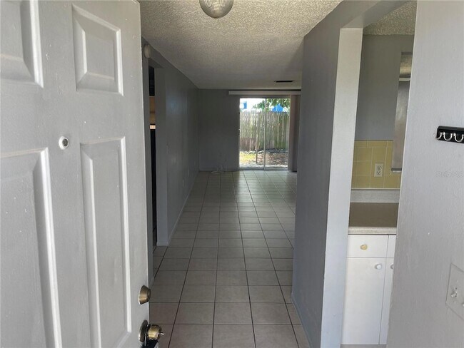 Foto del edificio - 4136 Shoreline Dr