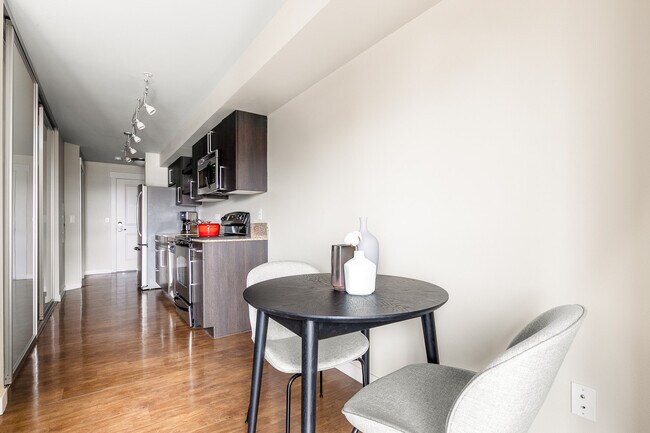 Foto del edificio - 215 10th Ave E