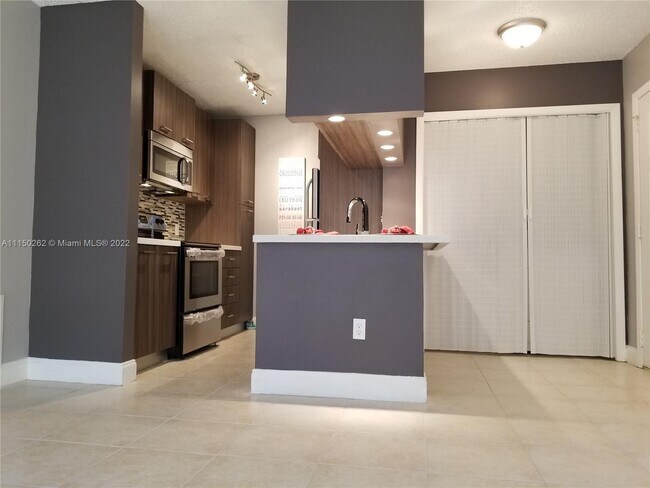 Foto del edificio - 4541 W McNab Rd