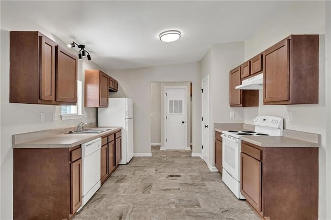 Building Photo - 125 Sharon Ave