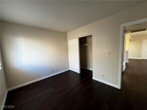 Building Photo - 5021 River Glen Dr