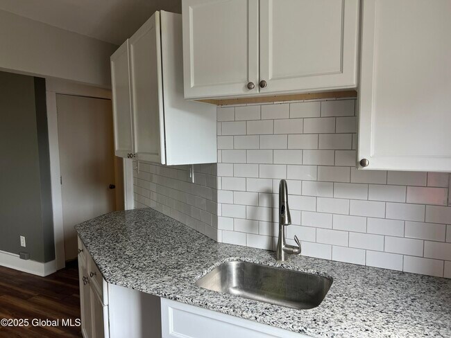 Foto del edificio - 1084 Wendell Ave