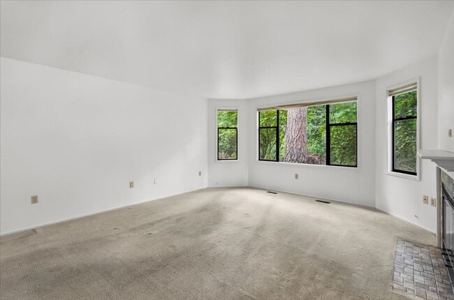Building Photo - 3Bd/2Ba Issaquah Condo