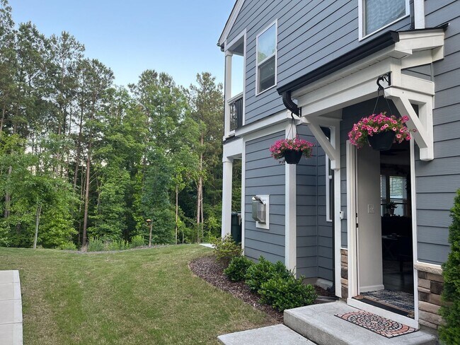 Building Photo - 4 Bedroom Townhome in Cary